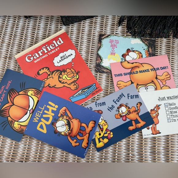Garfield Other - Garfield 1970s-1980s writing pad and 6 post cards